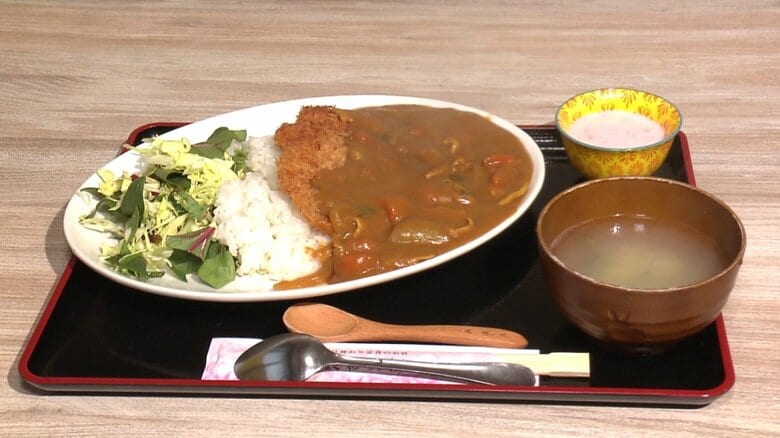 客のリクエストでメニューに加わった野菜たっぷりのカツカレー定食