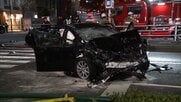 内閣府公用車が赤信号無視し交差点に突っ込む…車6台絡む事故で1人死亡8人重軽傷　危険運転致死傷の疑いも　東京・港区