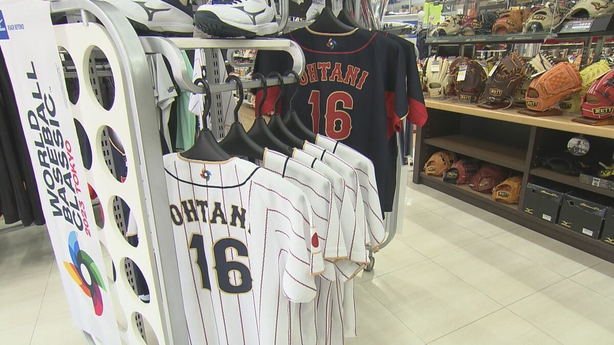 侍ジャパンが中日との壮行試合のため名古屋へ 野球用品店にはグッズ問い合わせ殺到｜FNNプライムオンライン