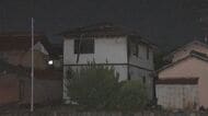 住人の49歳男性と連絡取れず…鉄筋2階建ての住宅がほぼ全焼する火事 焼け跡から身元不明の1人の遺体見つかる