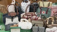 違法コピー品3年連続3万件超え　全国の税関で輸入差し止め　輸入元は中国が8割超　ミャクミャクや立体シールの模造品相次ぐ
