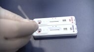“解除”めぐり注目の抗体検査 日本でも準備着々 その現場