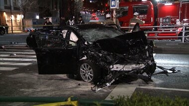 内閣府公用車が赤信号無視し交差点に突っ込む…車6台絡む事故で1人死亡8人重軽傷　危険運…