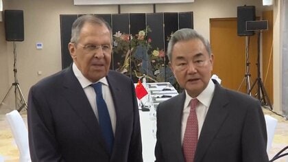 中国・王毅外相「日本の再軍備を許してはならない」ロシアのラブロフ外相と会談　連携して日本をけん制か
