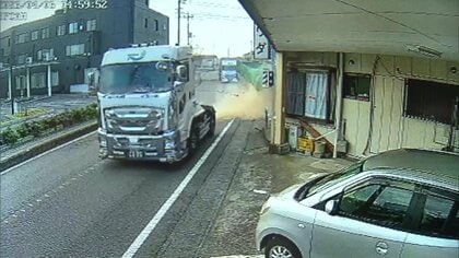 「地響きみたいに」トレーラーの運転席と荷台が分離　そのまま民家に突っ込む　けが人なし　群馬・みどり市　