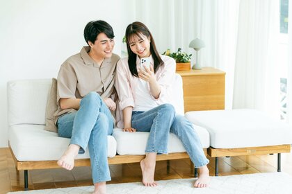 世帯の購買影響度は妻が7割！夫の「下着・寝巻き・靴下」は60代で妻の意見が半数を超える結果に