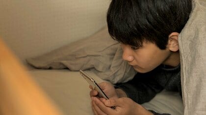 自分の写真が勝手にSNSに…法律では完全に「アウト」で肖像権の侵害。身近な事例から学ぶ13歳からの民法