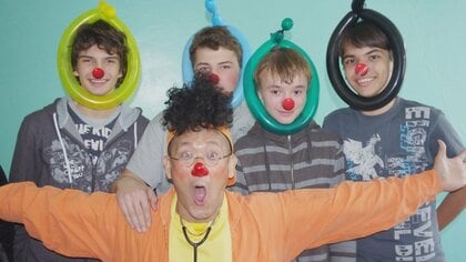 避難したウクライナの子供に笑顔を…隣国ポーランドに渡った道化師の男性「短い時間でもつらい状況忘れて」【愛知発】