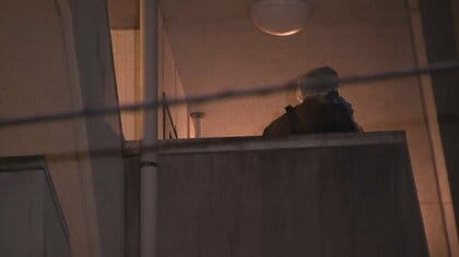 東京・練馬区のマンションに刃物を持った男2人組が押し入る　40代女性の腹殴り現金奪って逃走　警察が行方追う