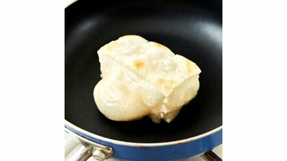 フライパンを使えば外はカリッと仕上がる