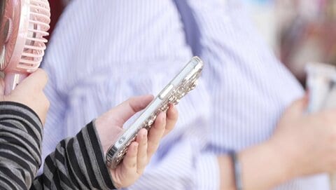 3人に1人がスマホ裏に『証明写真』を入れている！?　Z世代に流行のエモい新習慣とは