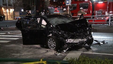 内閣府公用車が赤信号無視し交差点に突っ込む…車6台絡む事故で1人死亡8人重軽傷　危険運転致死傷の疑いも　東京・港区