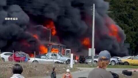 赤い炎と黒煙が激しく…車両整備場で火事　けが人なし　栃木・那須塩原市