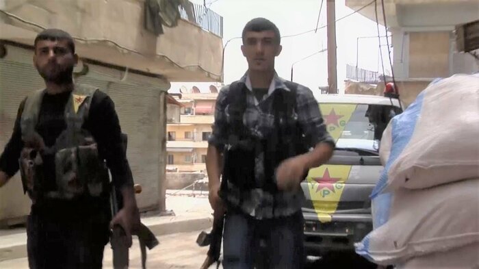シリア人民防衛隊(YPG)の戦闘員(シリア・アレッポ 2013年)