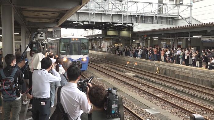 能生駅にも多くのファン!