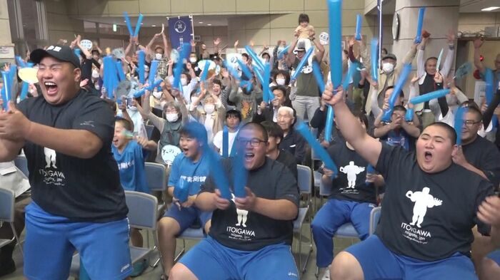 糸魚川市で行われたパブリックビューイング