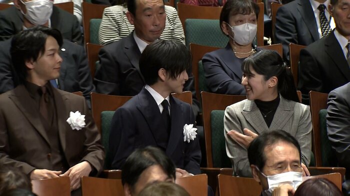 映画「ペリリュー　-楽園のゲルニカ-」に出演した板垣李光人さんと　2025年11月