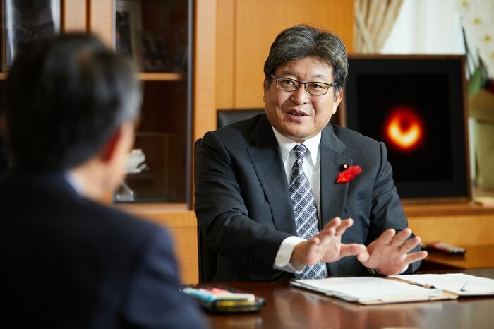 萩生田氏「ICTとあいまると少人数の良さを発揮できる」(写真撮影:山田大輔)