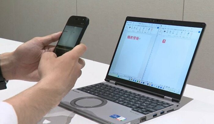 専門家は学生時代のノリのままでSNSに投稿する危うさを指摘（画像はイメージ）