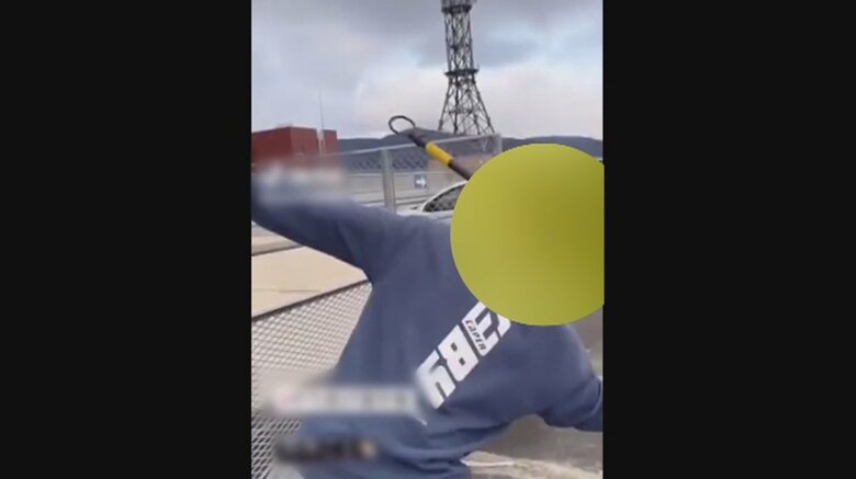 【迷惑投稿】若い男性が屋上から線路に“やり投げ”…「有り得ない」JR四国は被害届を検討中｜FNNプライムオンライン