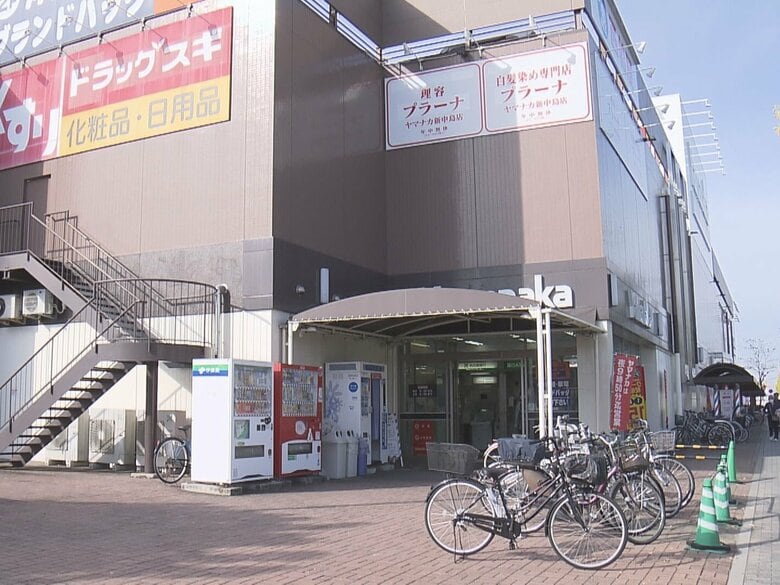 スーパーで弁当など万引き…声をかけた女性警備員に暴行を加え商品持ったまま徒歩で逃走 60代位で身長約165cm｜FNNプライムオンライン