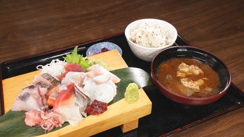「通常この値段では食べられない」早朝から行列の“ガッツリ海鮮”魚市場食堂 工場など夜勤明けの人達のハート掴む｜FNNプライムオンライン