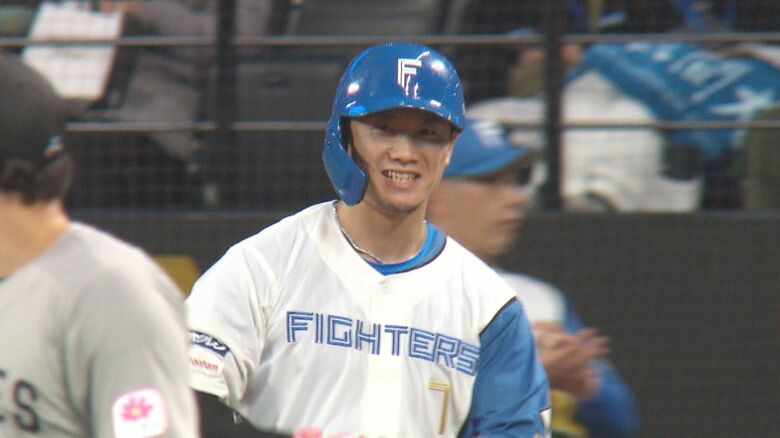 【ファイターズ】本拠地で笑顔を輝かせた！西川遥輝が古巣復帰後初スタメンで勝利に貢献 お立ち台で”西川遥輝です！”｜FNNプライムオンライン