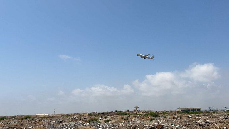 日本時間24日午後5時前にジブチを出発したKC-767空中給油・輸送機
