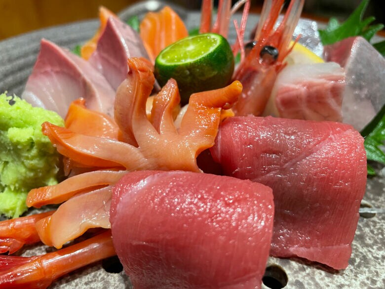 中国でも刺身や寿司は定番の人気メニューだ