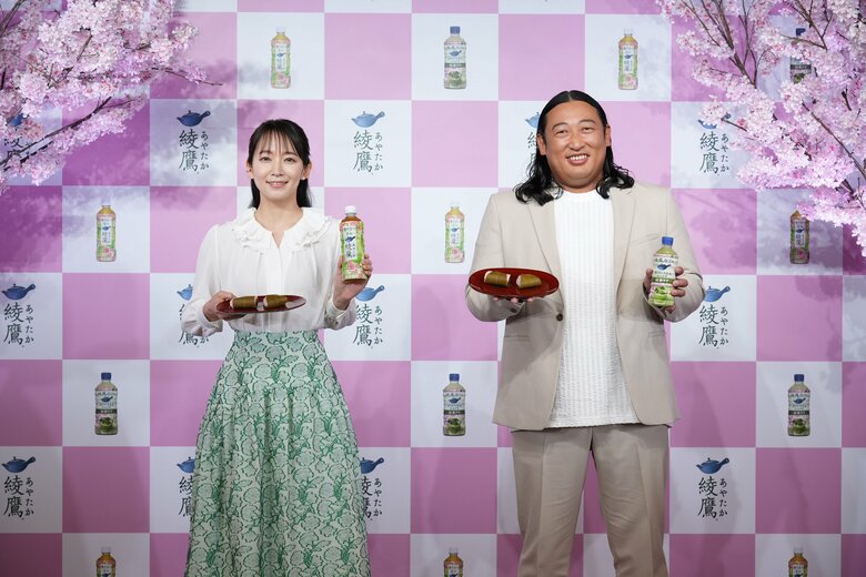 日本コカ・コーラ「綾鷹 桜デザインボトル」発売記念PRイベント