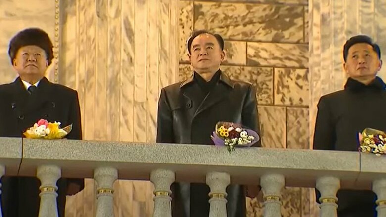 黒コートの趙甬元（チョ・ヨンウォン）党書記