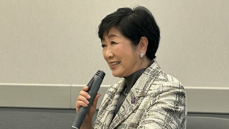 産後ケア議連で、都の少子化対策について講演する小池知事