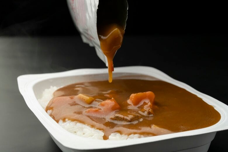 レトルト食品も使ったら買うのルーティンで（画像：イメージ）