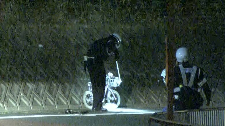 事故現場を調べる捜査員（3月24日）