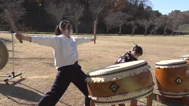 例大祭での披露に向け練習するメンバー