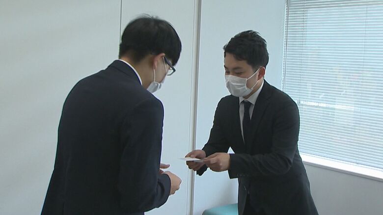 名刺交換の練習
