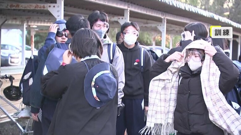 訓練ではゴーグルやマスクを着用