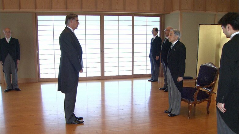 天皇陛下に信任状を提出するパトリック・メドサン駐日モナコ大使（2011年7月25日）