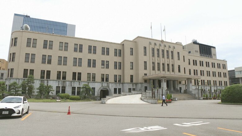 富山県庁