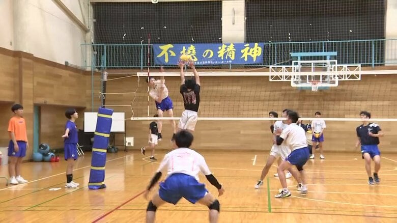 ブロックの上からアタックを繰り出すことができる