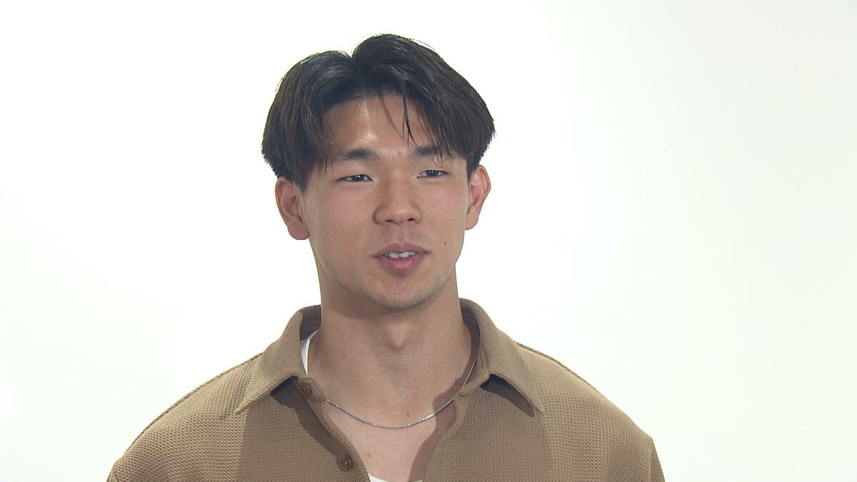 サッカー日本代表 塩貝健人選手が帰国 目標は「得点王」 背番号は26番