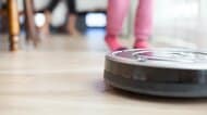 靴下も見分ける、ゴミ捨ても自動…「ロボット掃除機」でここまで掃除はラクになる！最新事情を家電のプロに聞いた