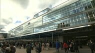 新幹線ホームで幼児落下　乗り降りの際に車両とホームの隙間から落ちたか　JR熱海駅