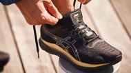 コロナ時代のランニング専属コーチに! アシックスが開発した“話す靴”の秘密に迫る