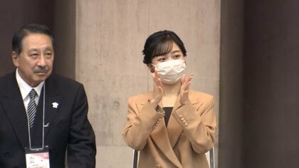 マスク姿の佳子さまが東京デフリンピック空手競技観戦…選手たちに手話で拍手　コロナ感染から24日に公務復帰