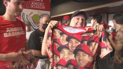 数えてみたら大谷翔平選手が131人!! 「顔だらけTシャツ」の