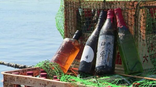 海を感じる見た目に 富山湾で初の“海中熟成酒” 地震の被害なく100本を