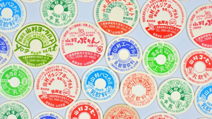 牛乳やコーヒー牛乳、プリンなど現在の乳製品のふた