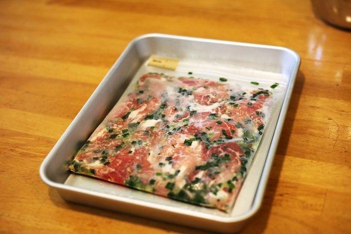下味冷凍した「豚もも肉のねぎ塩味」