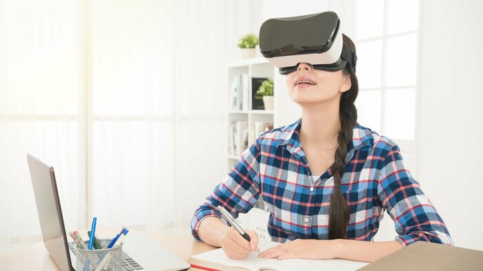 新商品・サービスを事前に学ぶこともできる(画像はイメージ)